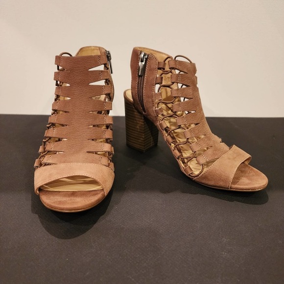 nwot VINCE CAMUTO "BRIAZ" Taupe Leather Gladiator Sandal booties SIZE 8.… - Picture 7 of 12